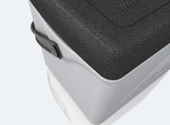 Термокутия с дръжка Trip, вътрешен размер 300х220х310 мм, сива с черен капак - spareparts.tomeko.bg Термокутия с дръжка Trip, вътрешен размер 300х220х310 мм, сива с черен капак