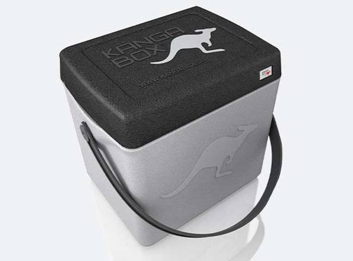 Термокутия с дръжка Trip, вътрешен размер 300х220х310 мм, сива с черен капак - spareparts.tomeko.bg Термокутия с дръжка Trip, вътрешен размер 300х220х310 мм, сива с черен капак